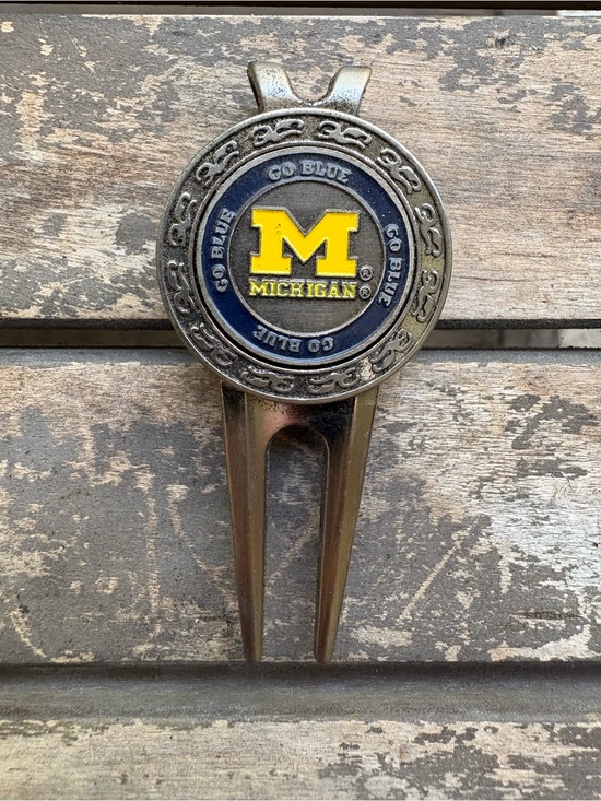 MICHI Other - University of Michigan Blue and Yellow Golf Divot Repair Tool